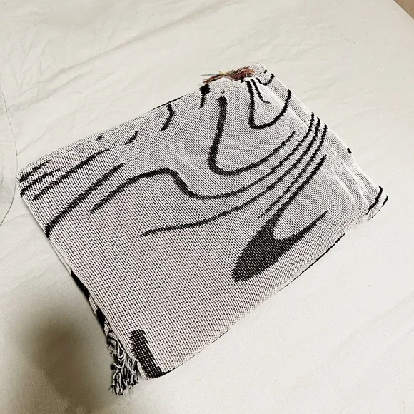 WAVY Boho Blanket 🖤 - Picture 4 of 5